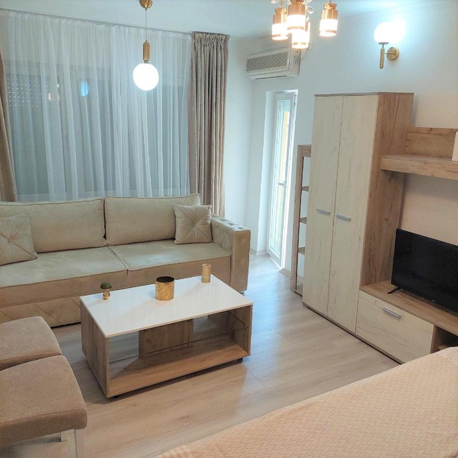 City Lux Square Apartments 스코페 외부 사진