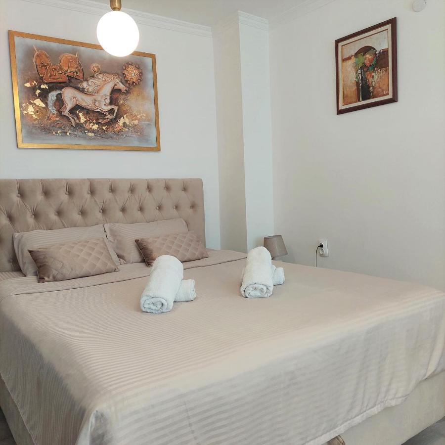 City Lux Square Apartments 스코페 외부 사진