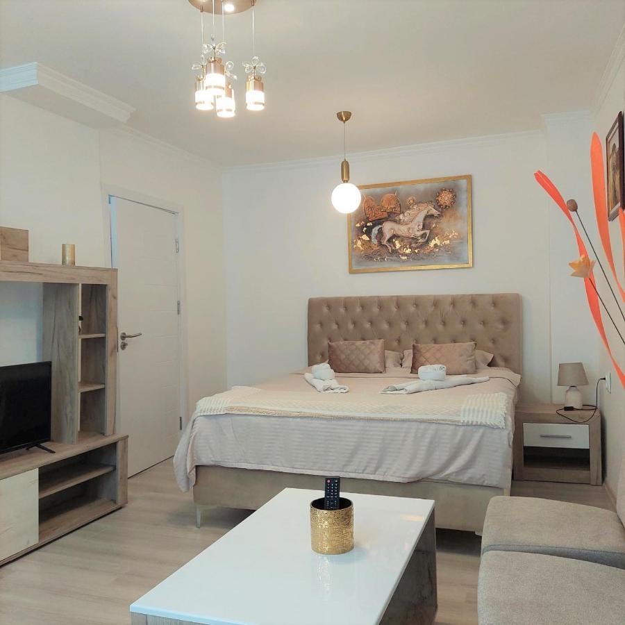 City Lux Square Apartments 스코페 외부 사진
