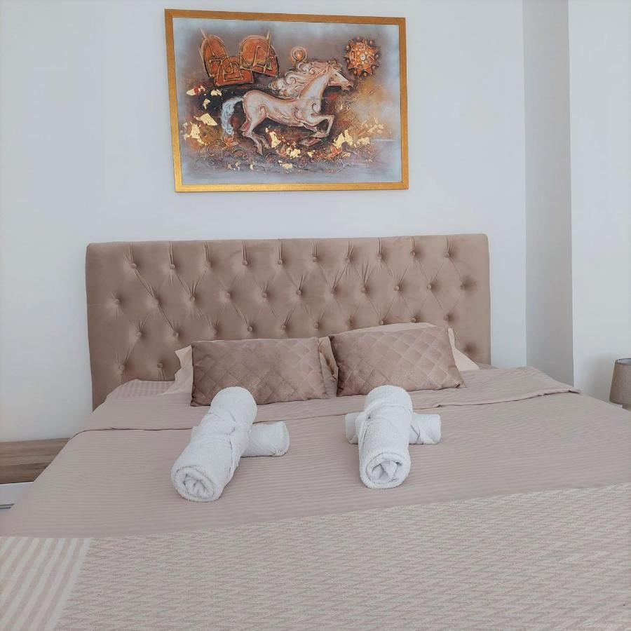City Lux Square Apartments 스코페 외부 사진